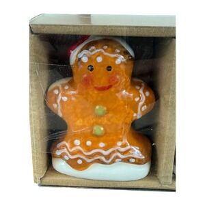 NEW Amici Home Gingerbread Men Holiday Ceramic Salt and Pepper Shakers